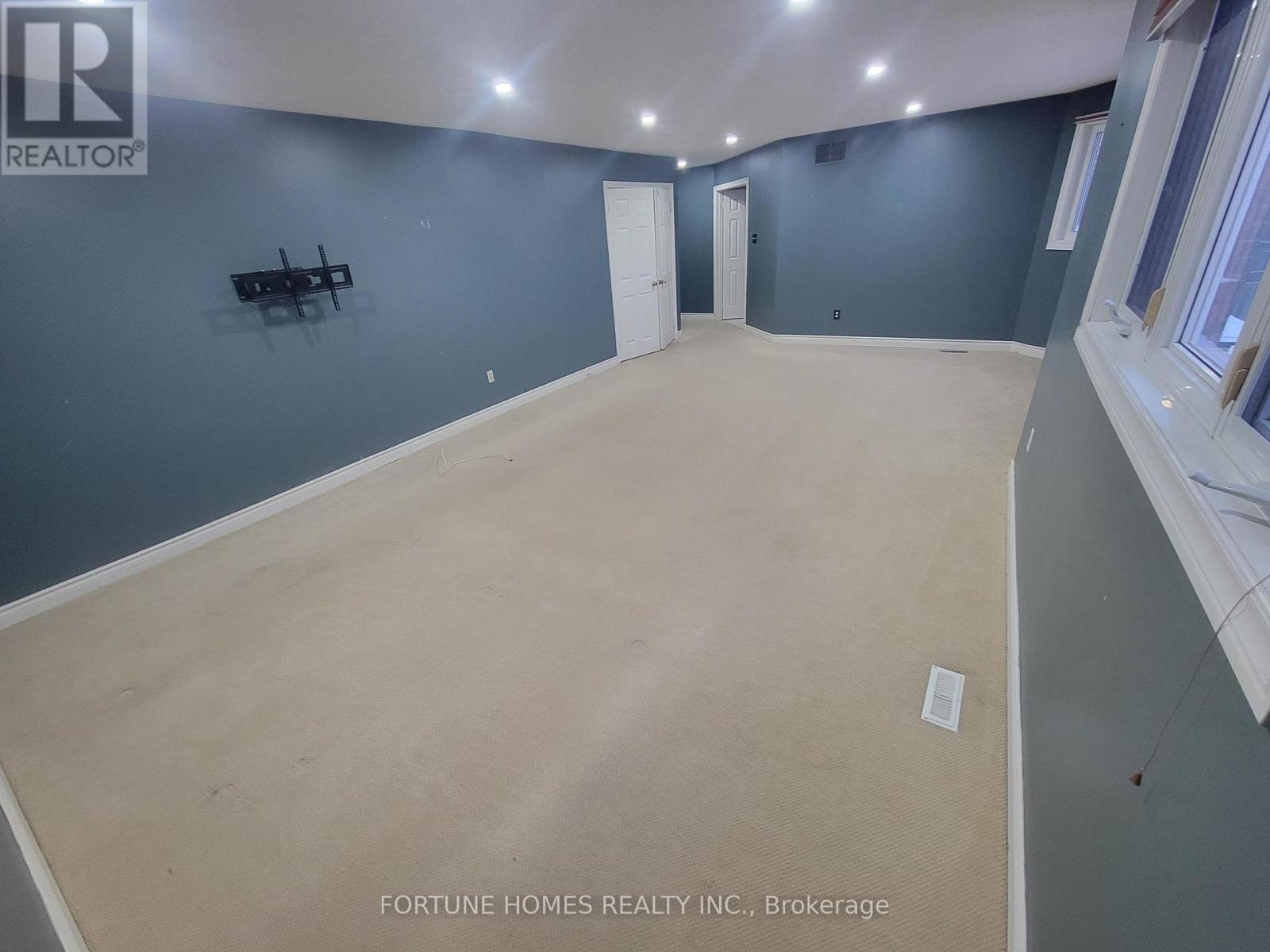 3704 Ketchum Court E, Mississauga, Ontario  L5L 4S4 - Photo 30 - W12662294