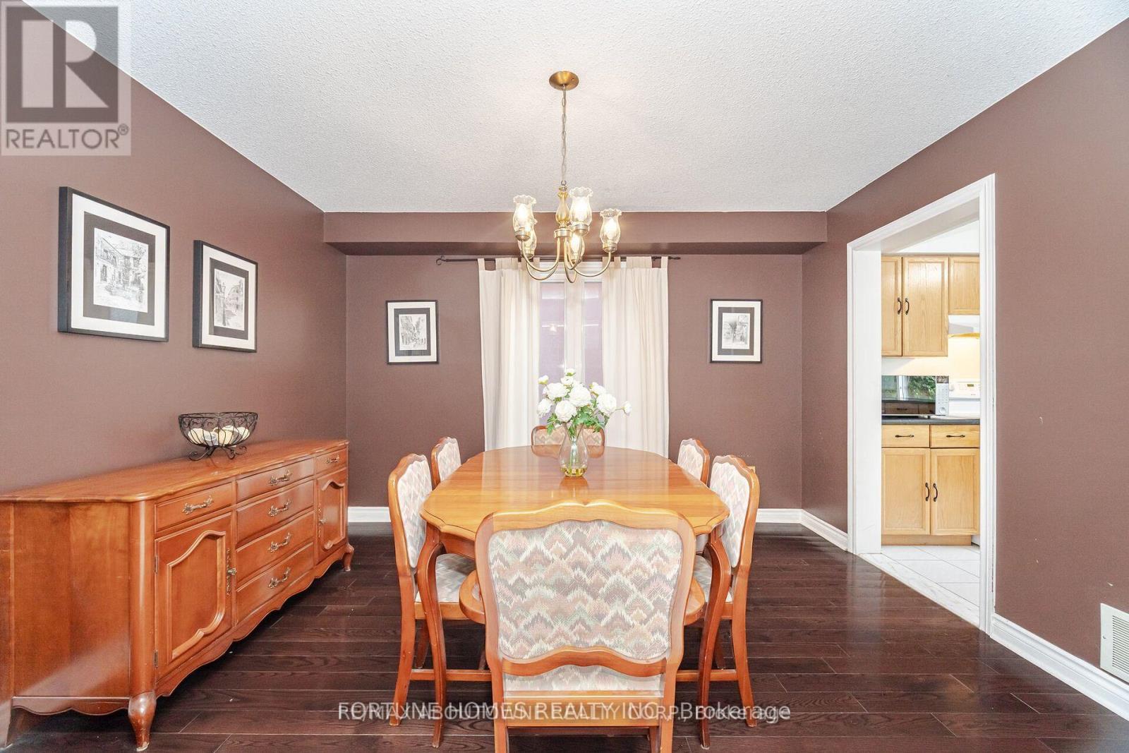 3704 Ketchum Court E, Mississauga, Ontario  L5L 4S4 - Photo 8 - W12662294