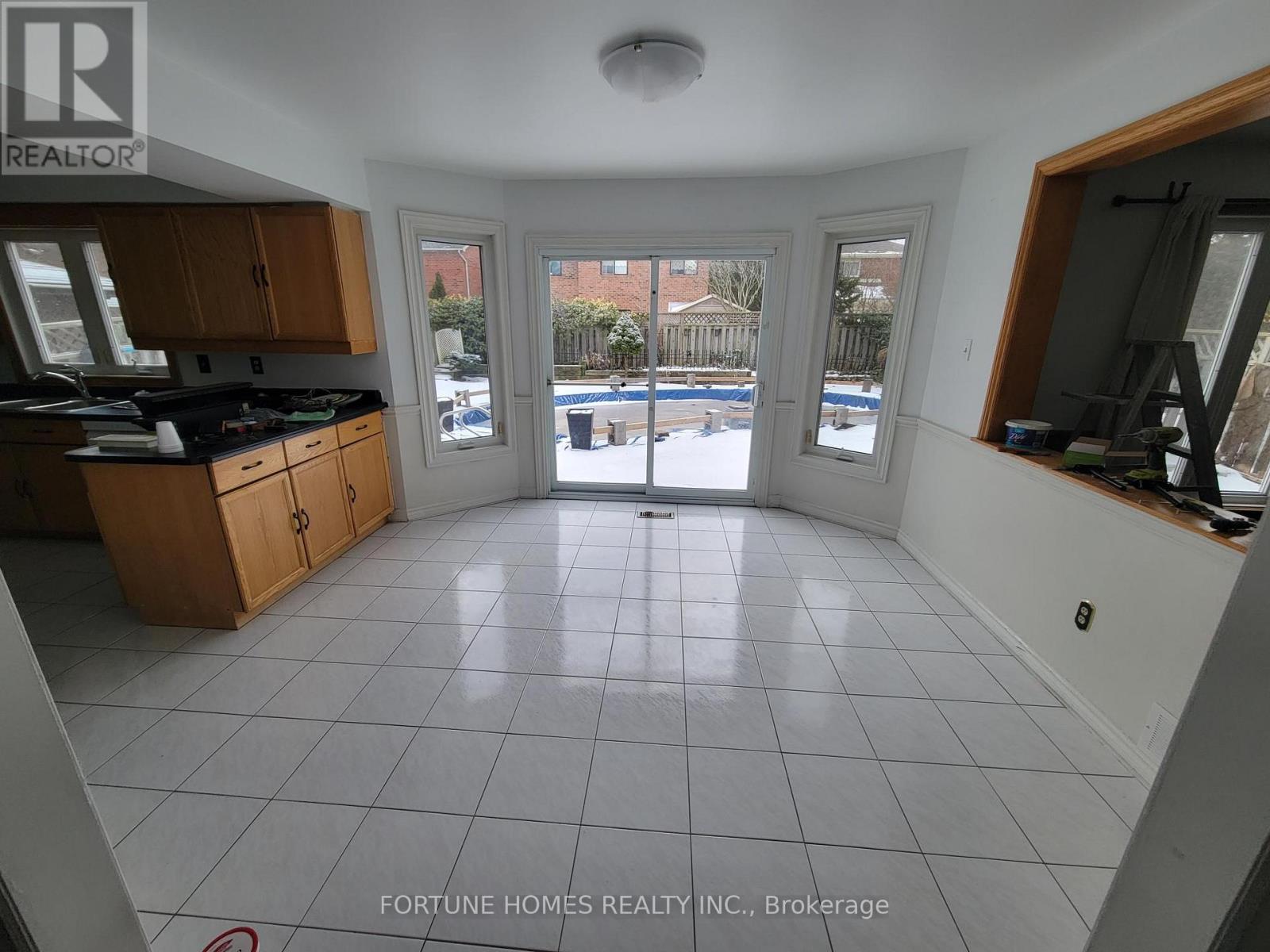 3704 Ketchum Court E, Mississauga, Ontario  L5L 4S4 - Photo 9 - W12662294