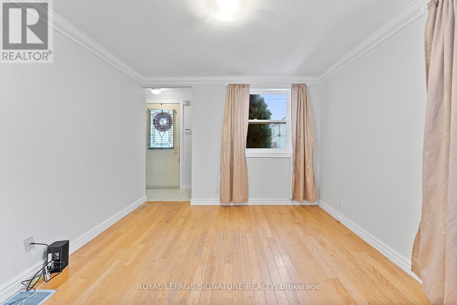 6 Robindale Avenue, Toronto, Ontario  M8W 4A9 - Photo 11 - W12662356