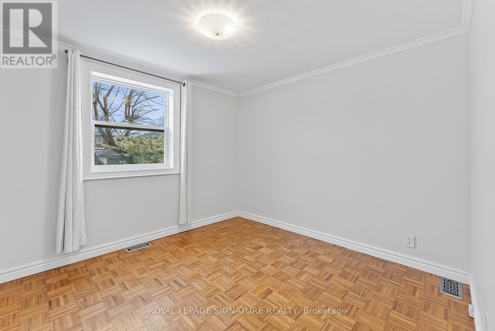 6 Robindale Avenue, Toronto, Ontario  M8W 4A9 - Photo 12 - W12662356