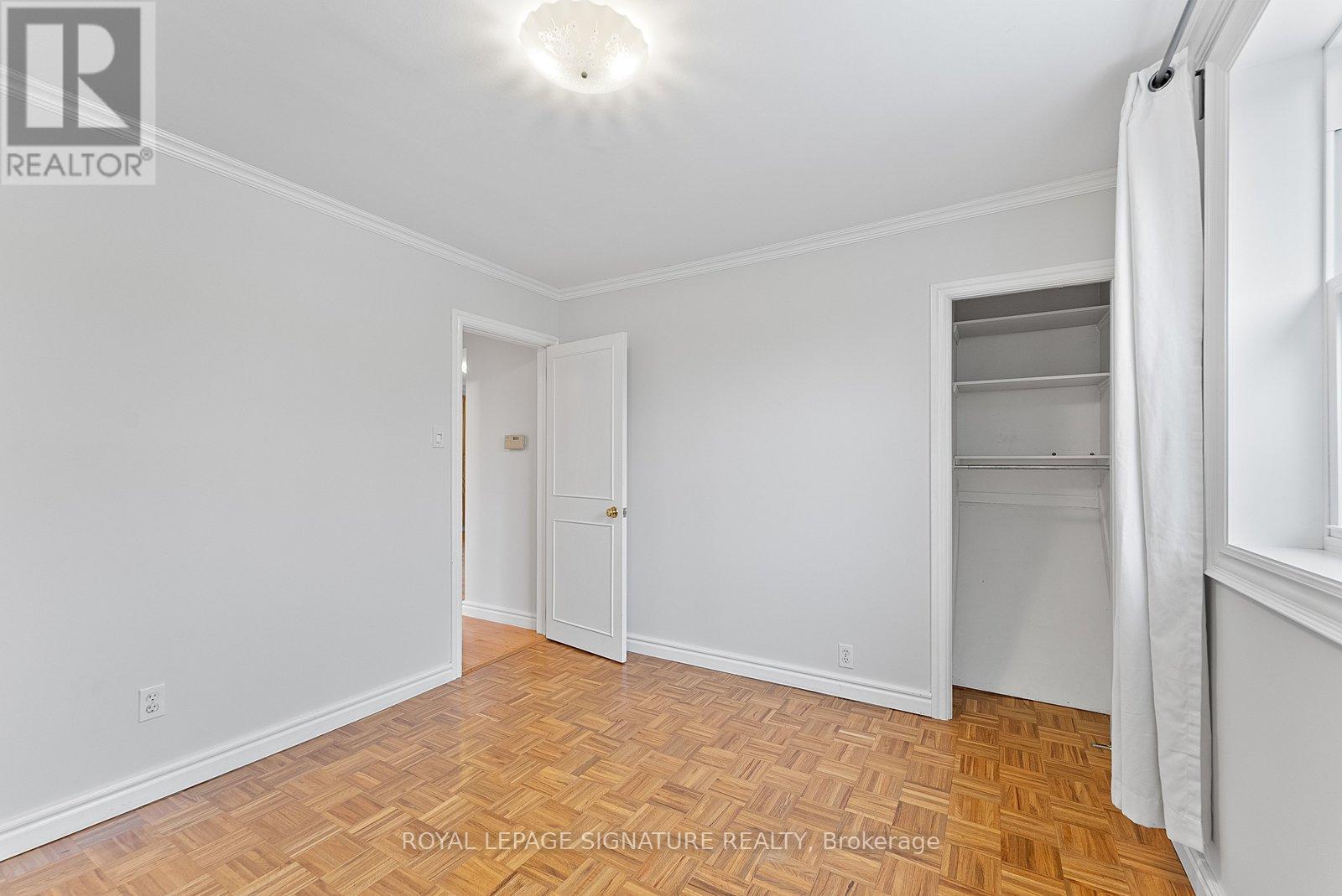 6 Robindale Avenue, Toronto, Ontario  M8W 4A9 - Photo 13 - W12662356