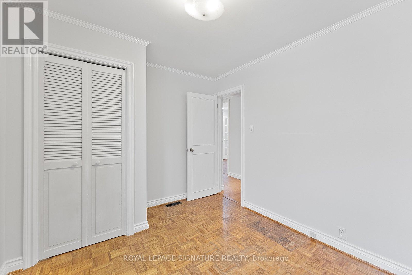 6 Robindale Avenue, Toronto, Ontario  M8W 4A9 - Photo 15 - W12662356