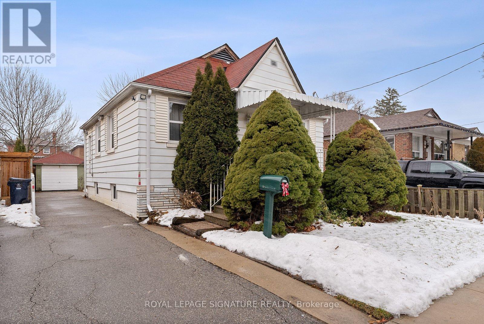 6 Robindale Avenue, Toronto, Ontario  M8W 4A9 - Photo 19 - W12662356