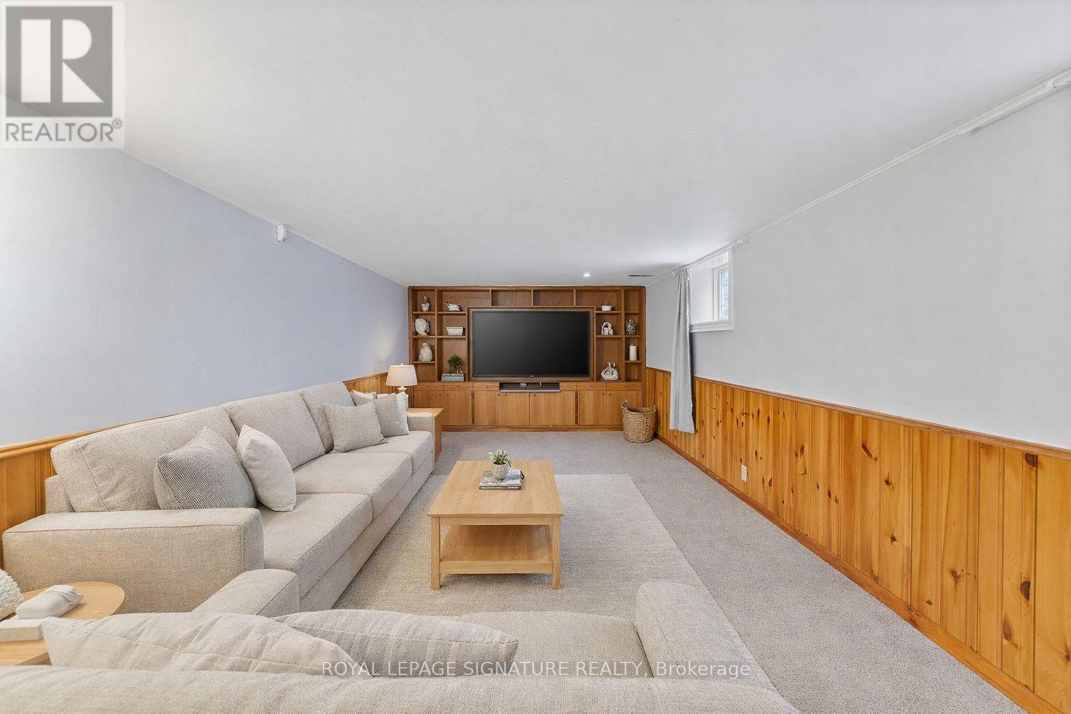 6 Robindale Avenue, Toronto, Ontario  M8W 4A9 - Photo 7 - W12662356