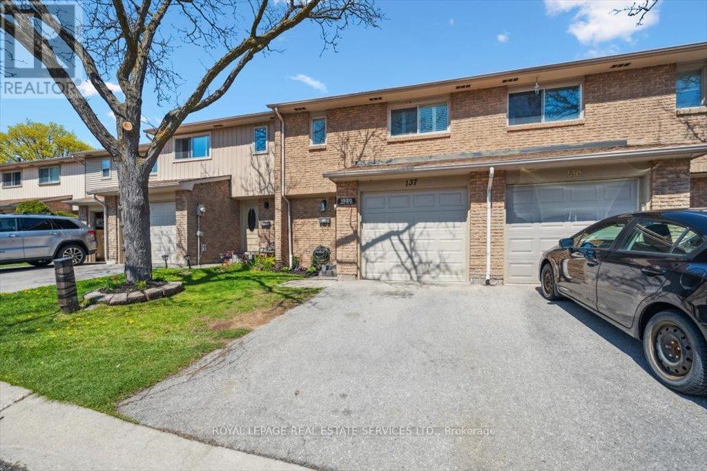 137 - 1520 Lancaster Drive, Oakville, Ontario  L6H 2Z2 - Photo 2 - W12662388