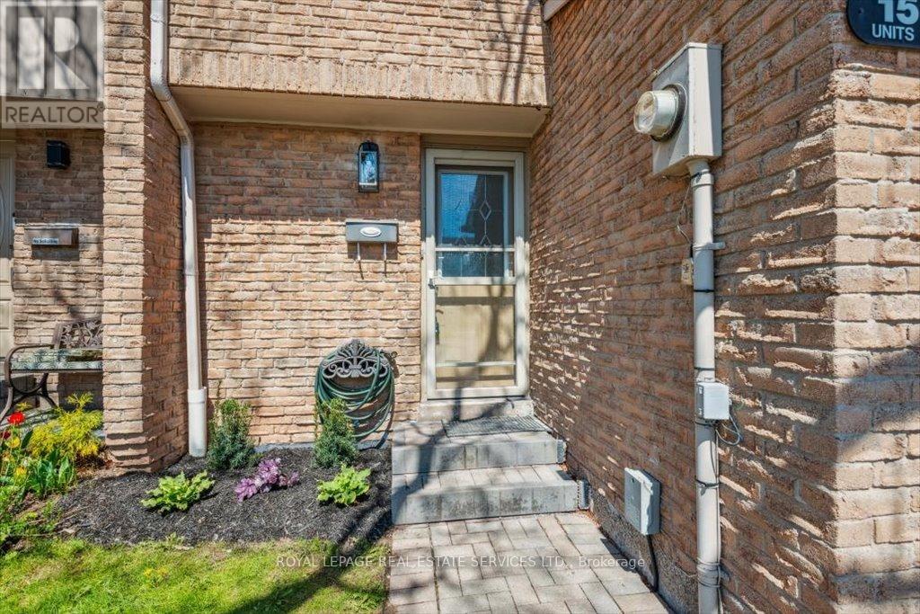 137 - 1520 Lancaster Drive, Oakville, Ontario  L6H 2Z2 - Photo 4 - W12662388