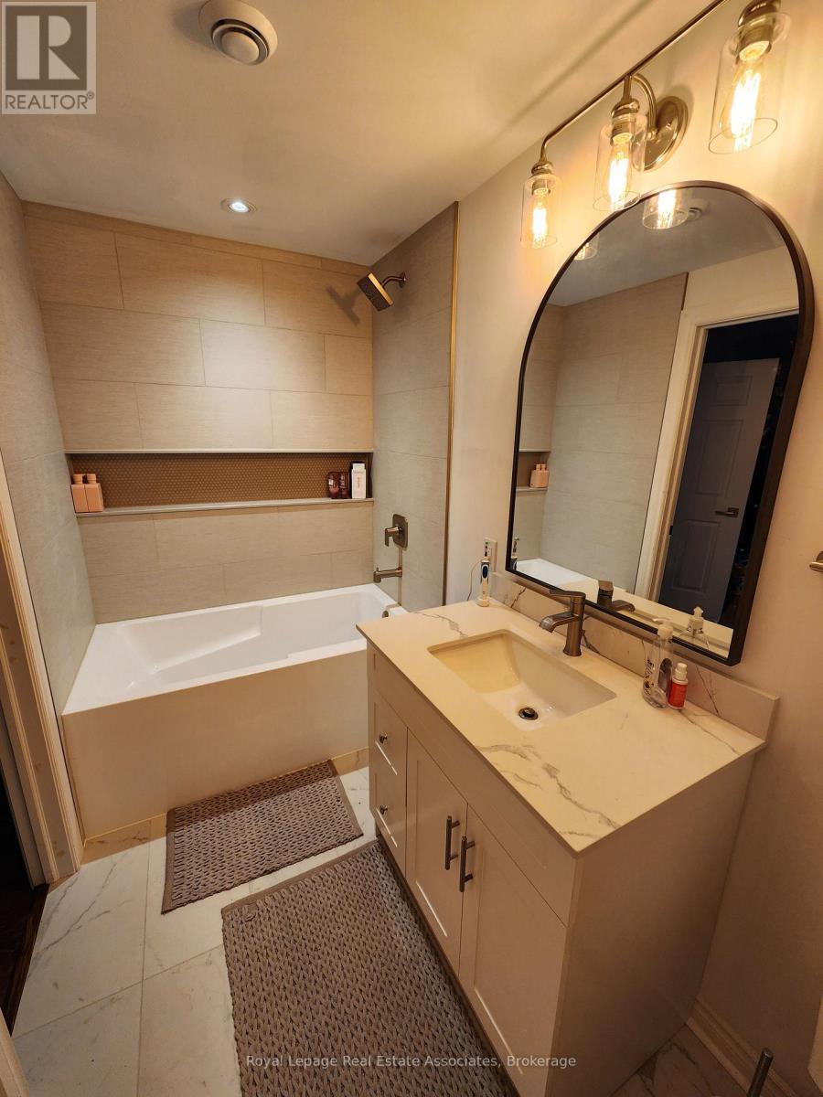 Upper - 2407 Mainroyal Street, Mississauga, Ontario  L5L 1E1 - Photo 14 - W12662396