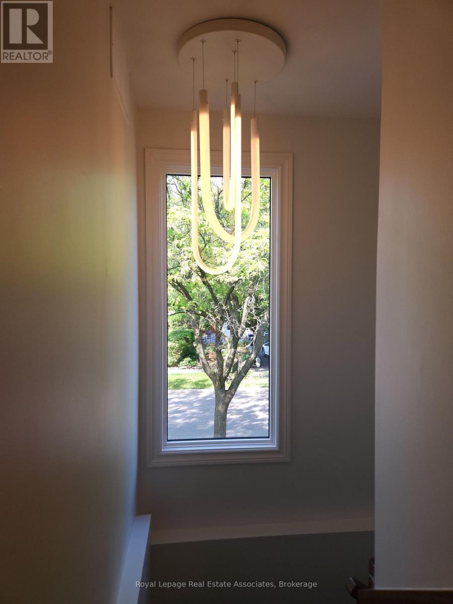 Upper - 2407 Mainroyal Street, Mississauga, Ontario  L5L 1E1 - Photo 15 - W12662396