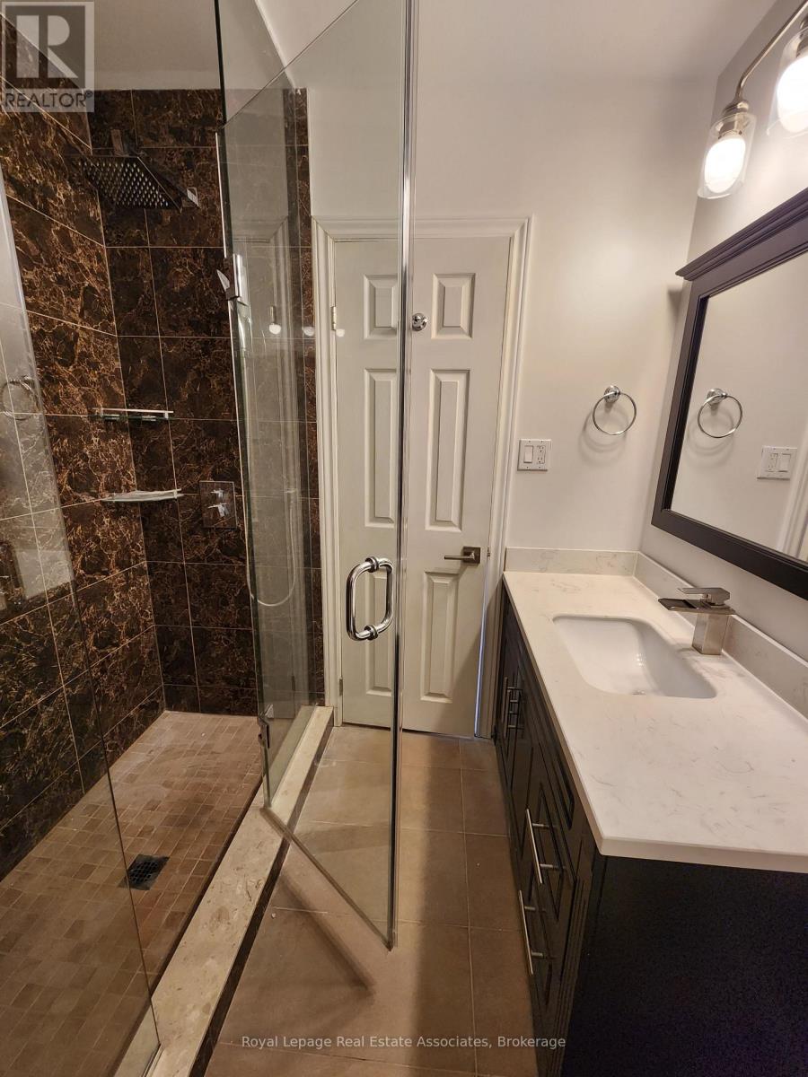 Upper - 2407 Mainroyal Street, Mississauga, Ontario  L5L 1E1 - Photo 19 - W12662396