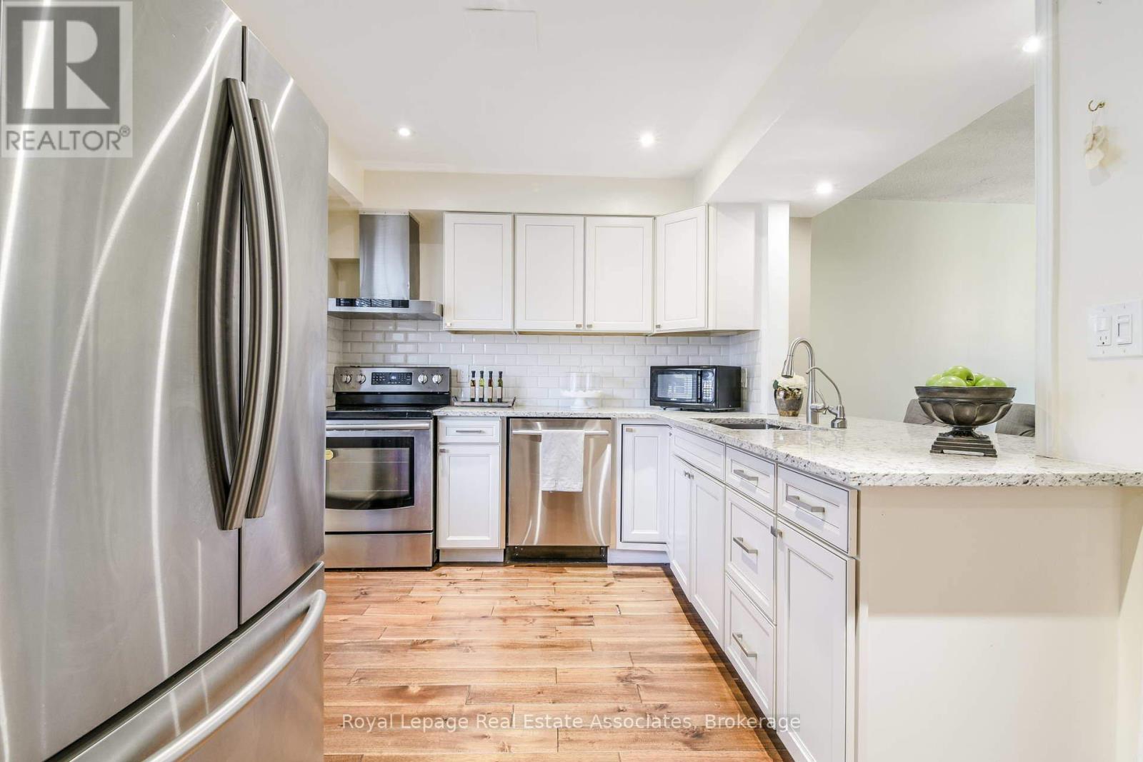 Upper - 2407 Mainroyal Street, Mississauga, Ontario  L5L 1E1 - Photo 4 - W12662396