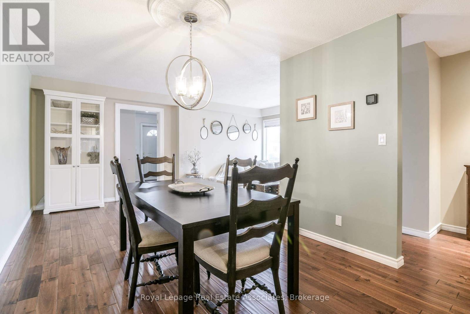 Upper - 2407 Mainroyal Street, Mississauga, Ontario  L5L 1E1 - Photo 5 - W12662396