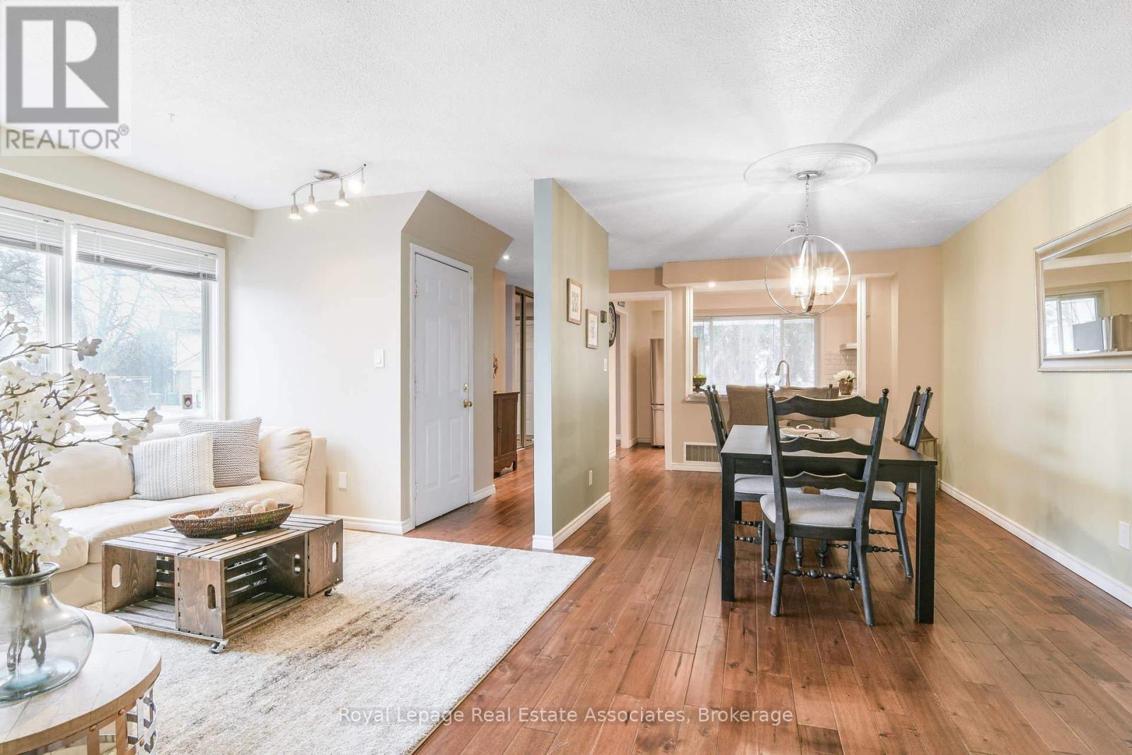 Upper - 2407 Mainroyal Street, Mississauga, Ontario  L5L 1E1 - Photo 7 - W12662396