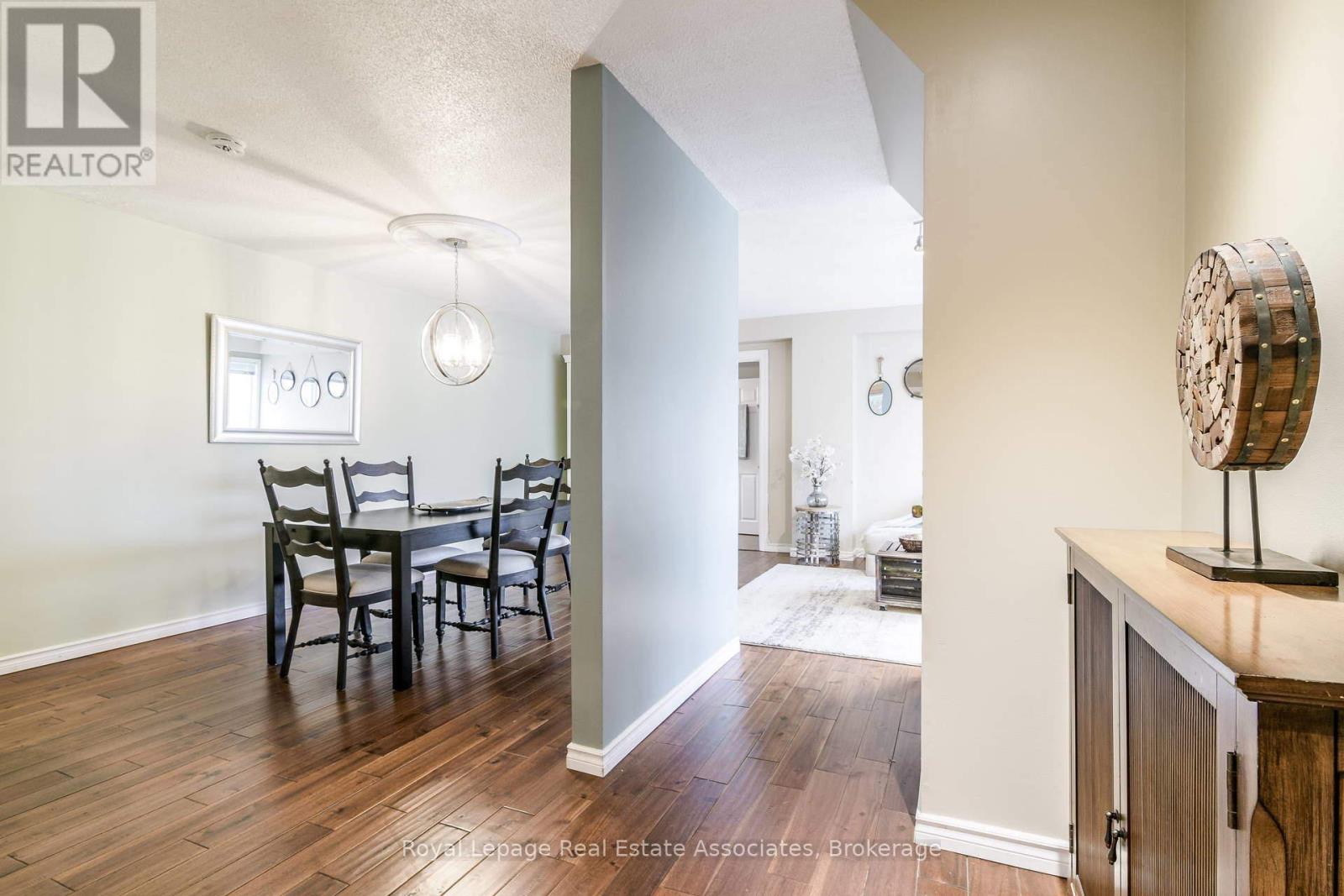 Upper - 2407 Mainroyal Street, Mississauga, Ontario  L5L 1E1 - Photo 8 - W12662396