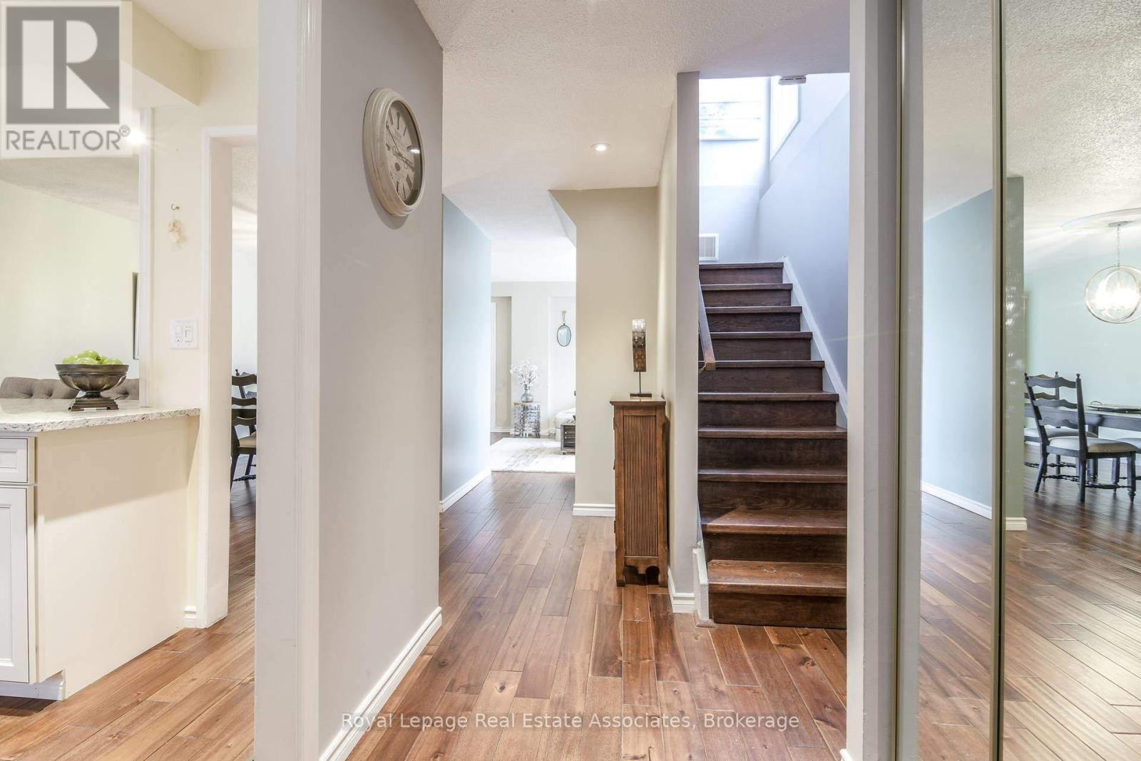 Upper - 2407 Mainroyal Street, Mississauga, Ontario  L5L 1E1 - Photo 9 - W12662396