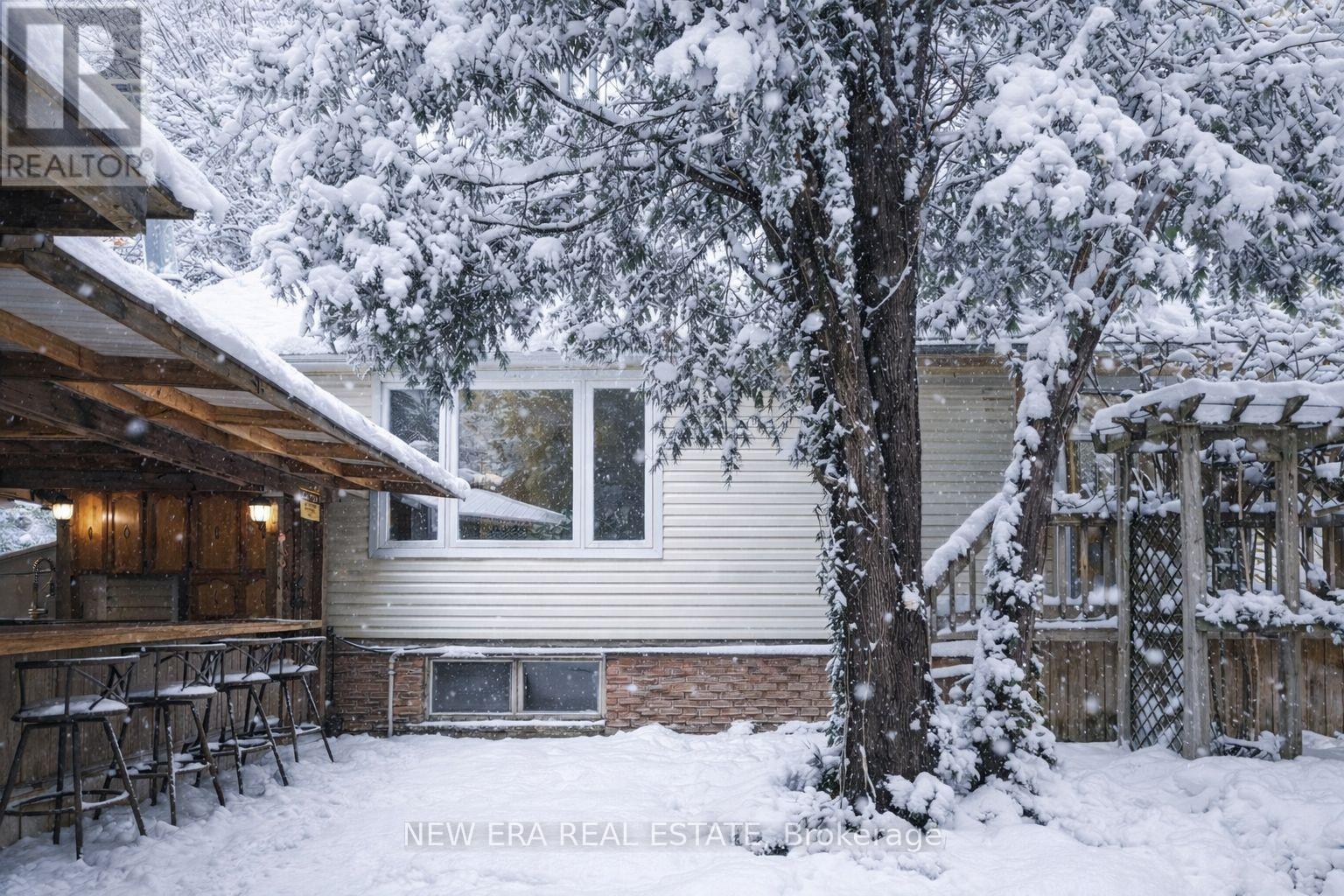 2669 Inlake Court, Mississauga, Ontario  L5N 2A6 - Photo 2 - W12662454