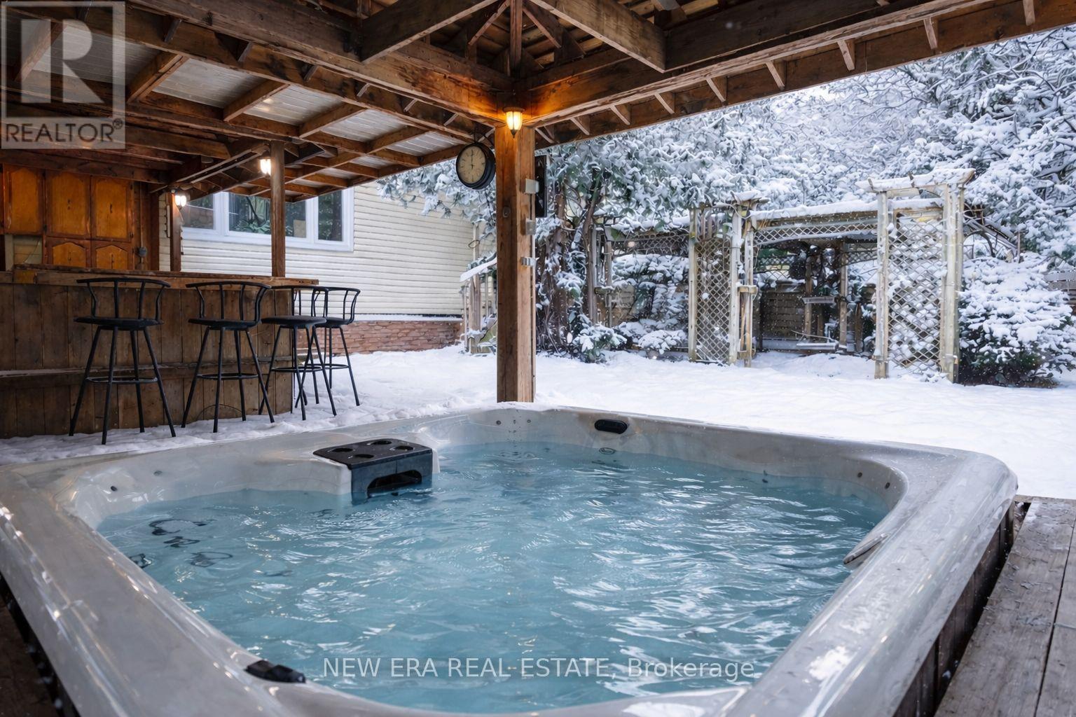 2669 Inlake Court, Mississauga, Ontario  L5N 2A6 - Photo 3 - W12662454