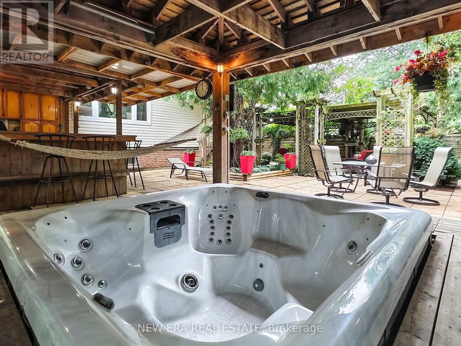 2669 Inlake Court, Mississauga, Ontario  L5N 2A6 - Photo 38 - W12662454