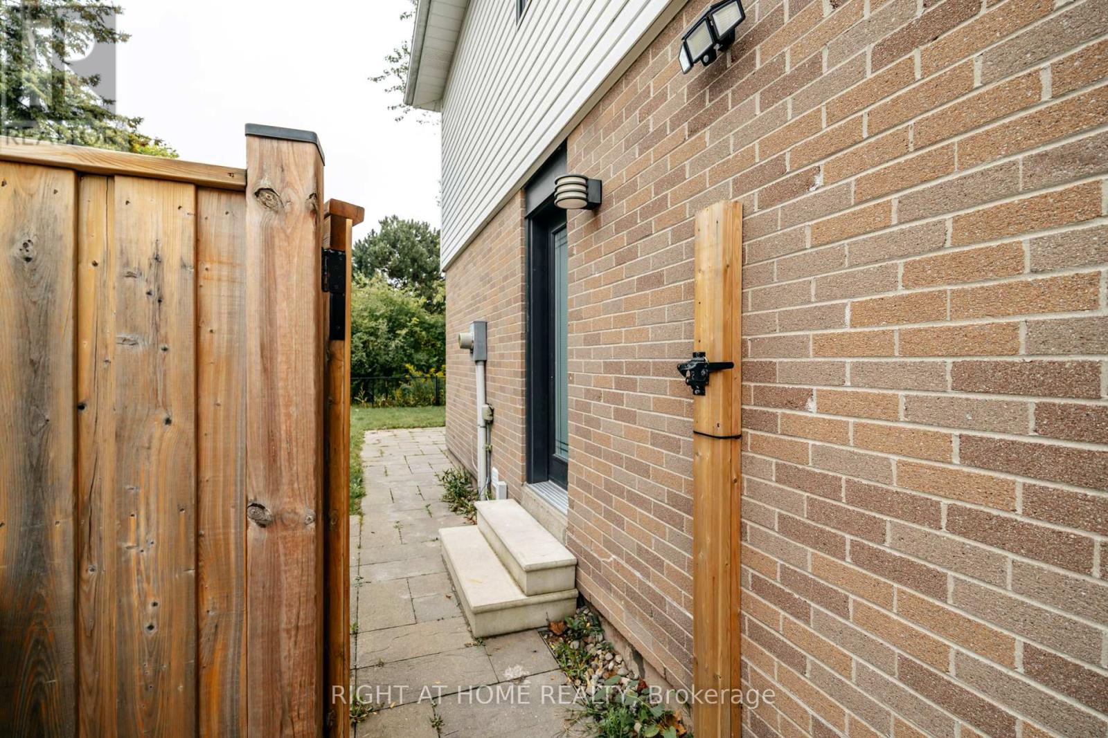 Lower - 2668 Hollington Crescent, Mississauga, Ontario  L5K 1E7 - Photo 2 - W12662500