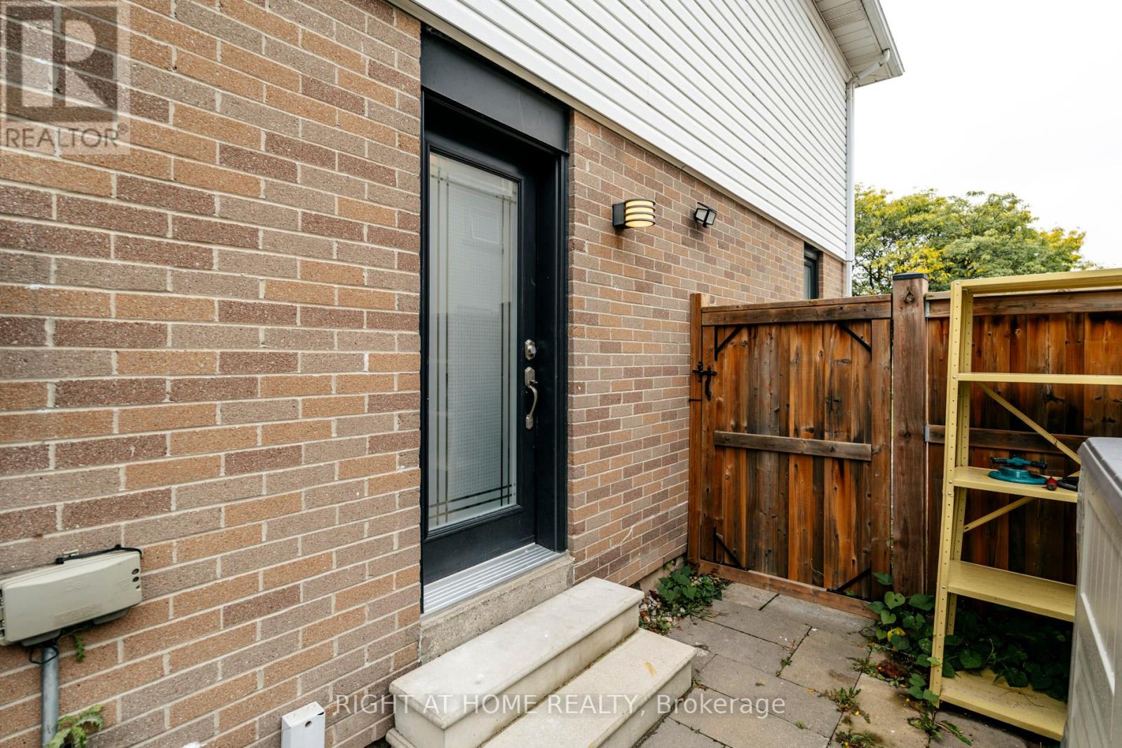 Lower - 2668 Hollington Crescent, Mississauga, Ontario  L5K 1E7 - Photo 3 - W12662500