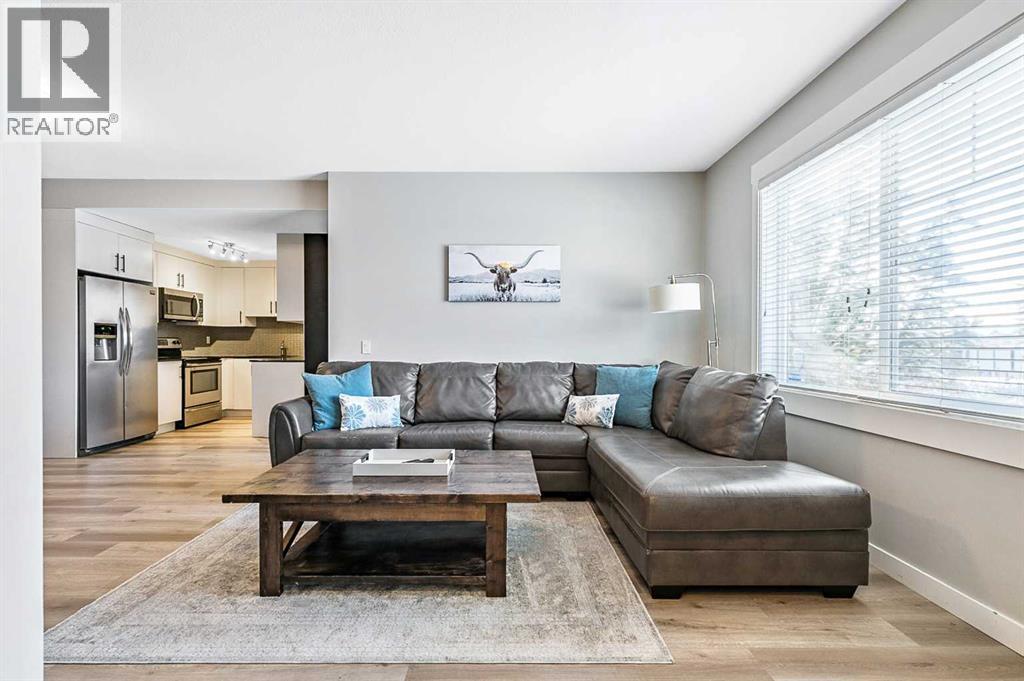 1, 67 West Coach Manor Sw, Calgary, Alberta  T3H 1R7 - Photo 3 - A2273949