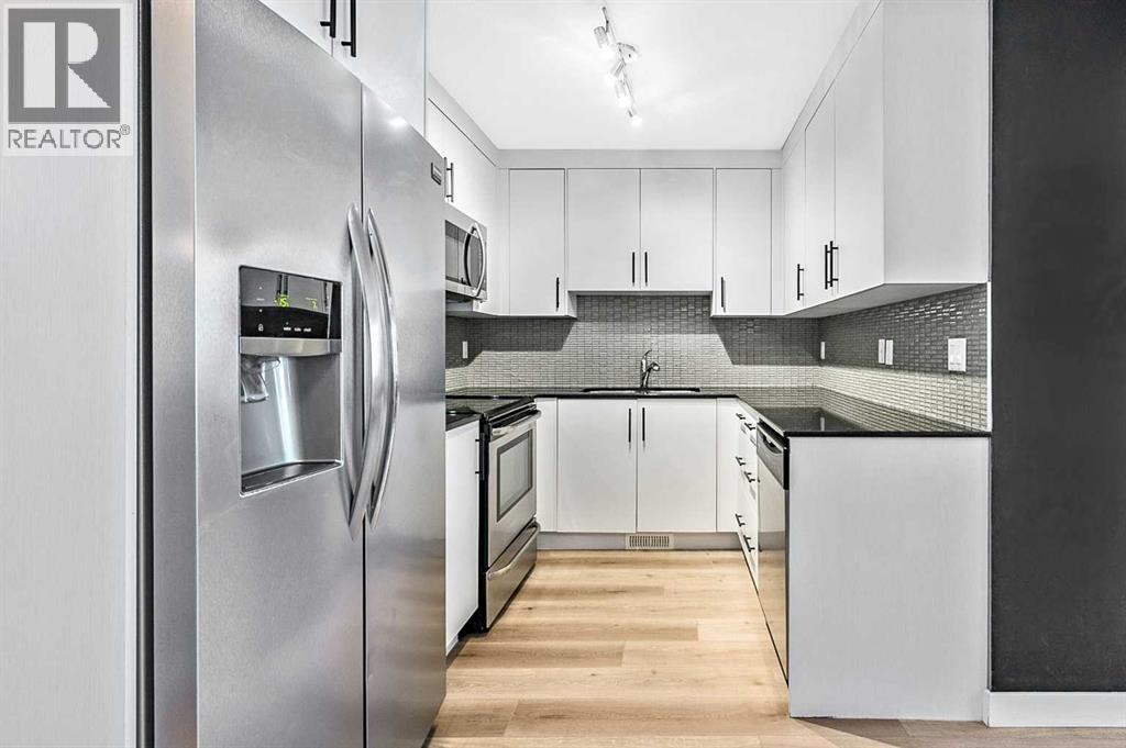 1, 67 West Coach Manor Sw, Calgary, Alberta  T3H 1R7 - Photo 8 - A2273949