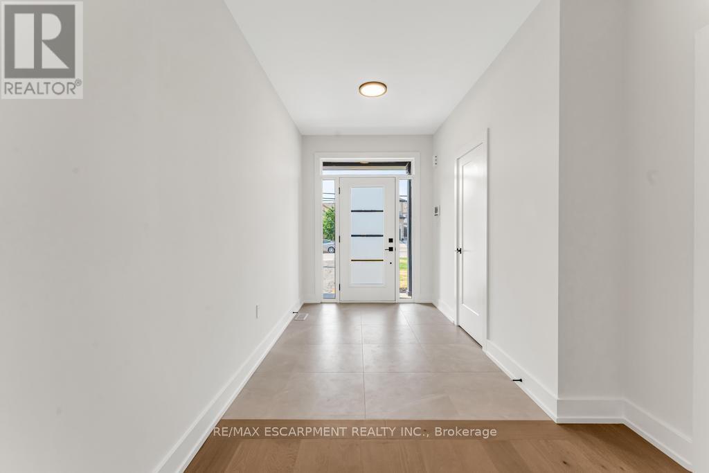 1313 Baseline Road, Hamilton, Ontario  L8E 5G1 - Photo 2 - X12662272