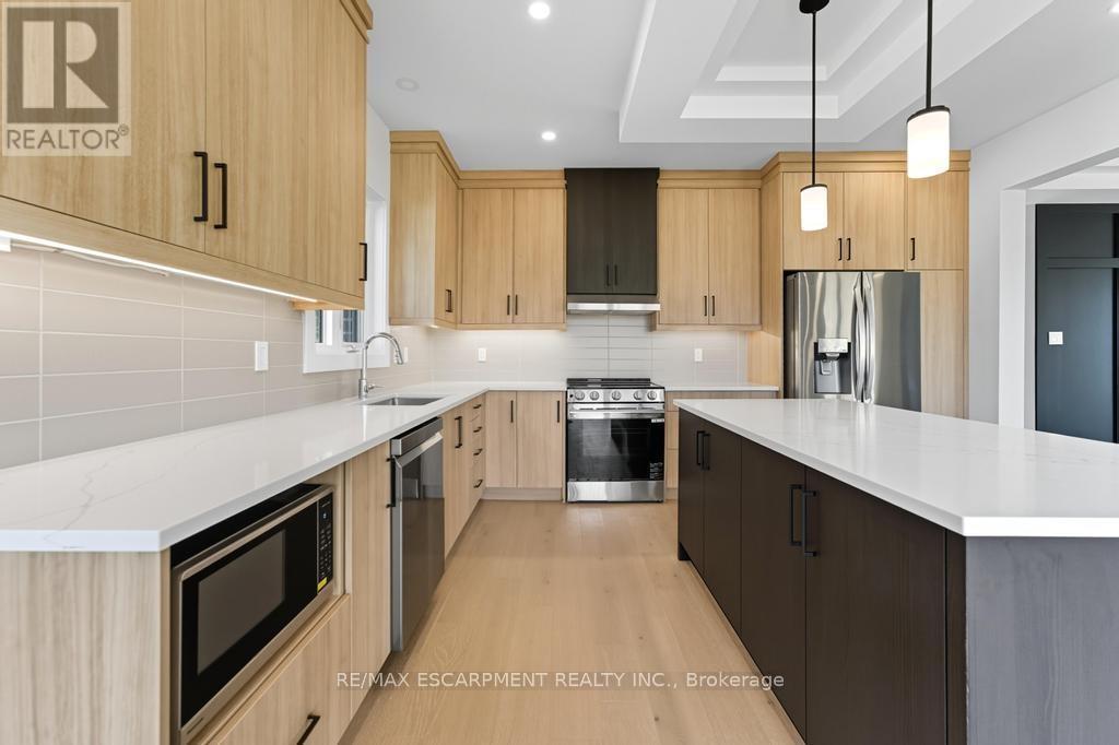 1313 Baseline Road, Hamilton, Ontario  L8E 5G1 - Photo 5 - X12662272