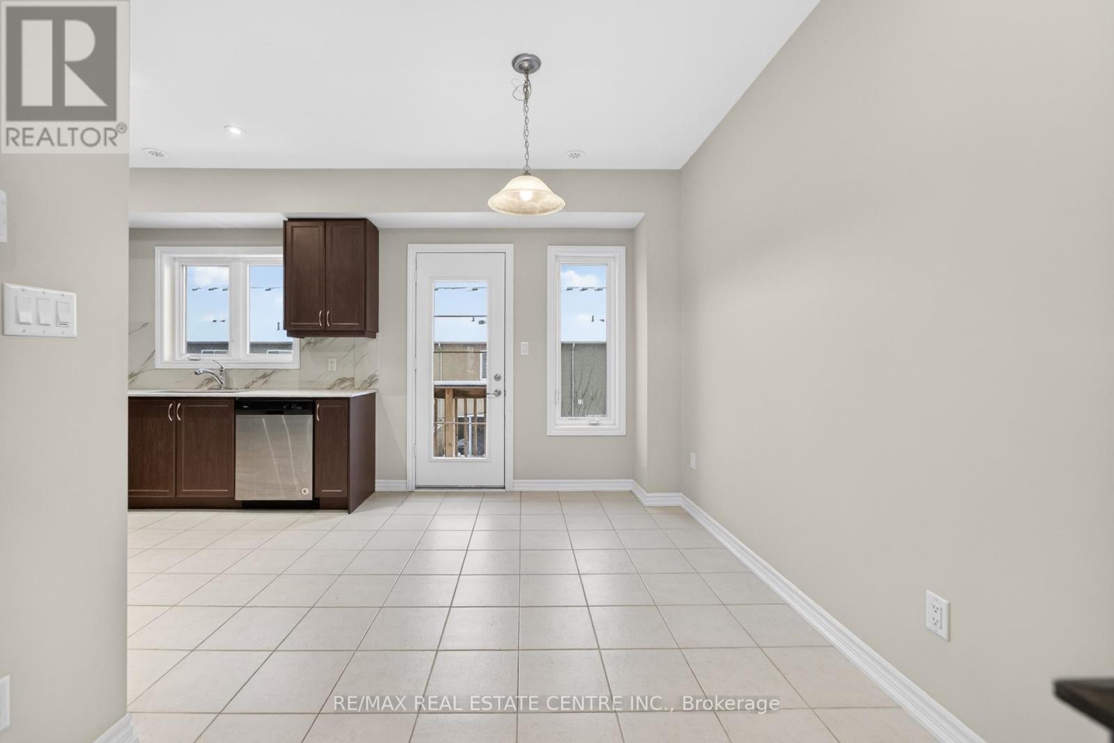 6 Borers Creek Circle S, Hamilton (Waterdown), Ontario  L8B 0S1 - Photo 10 - X12662404