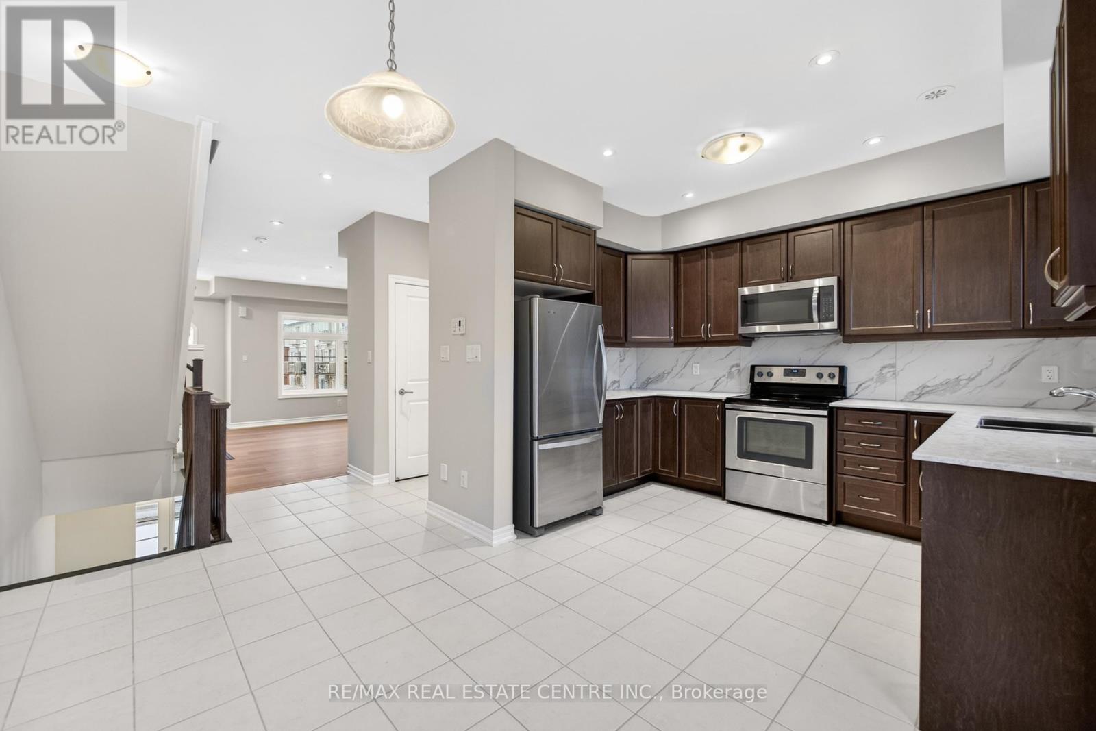 6 Borers Creek Circle S, Hamilton (Waterdown), Ontario  L8B 0S1 - Photo 13 - X12662404