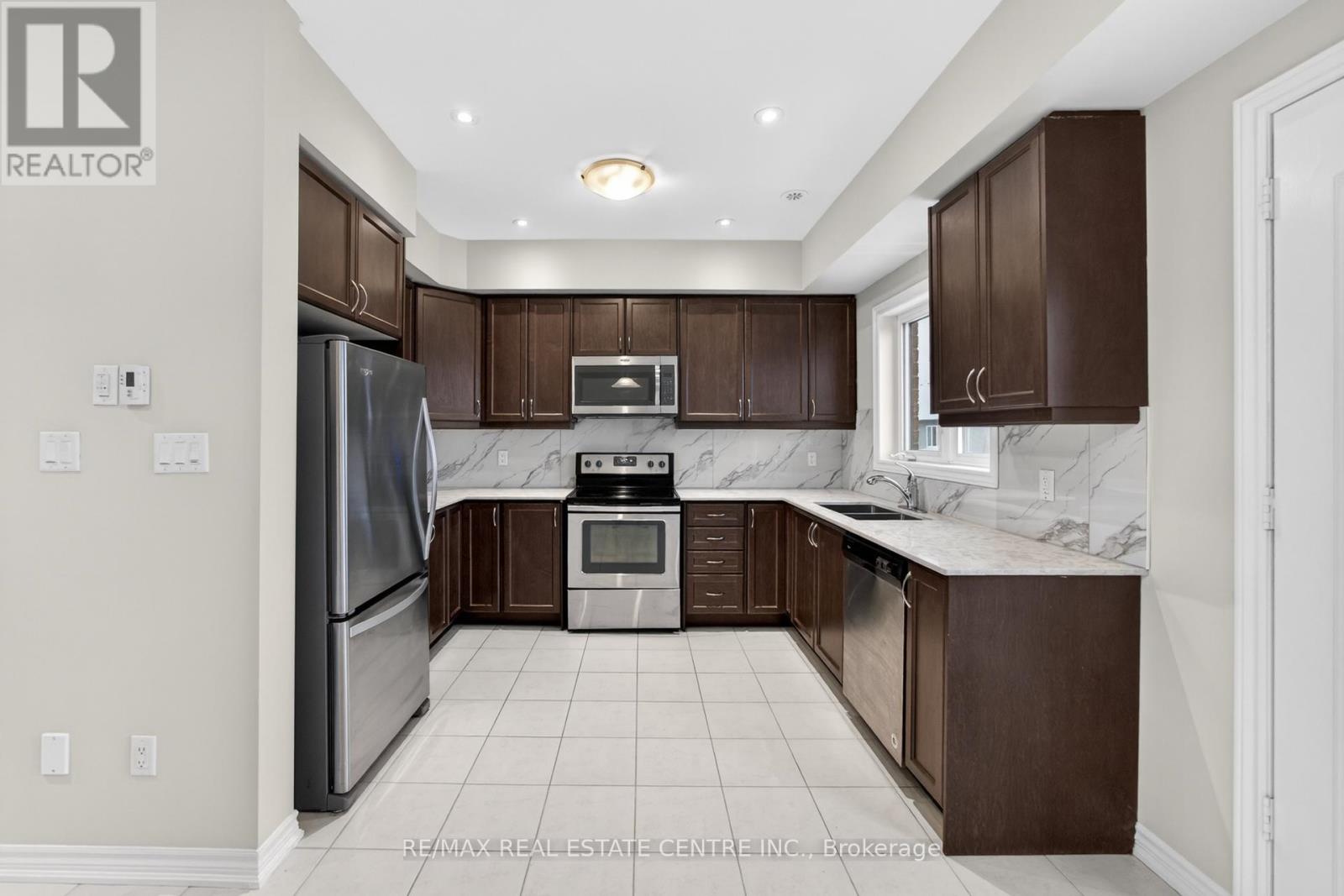 6 Borers Creek Circle S, Hamilton (Waterdown), Ontario  L8B 0S1 - Photo 14 - X12662404