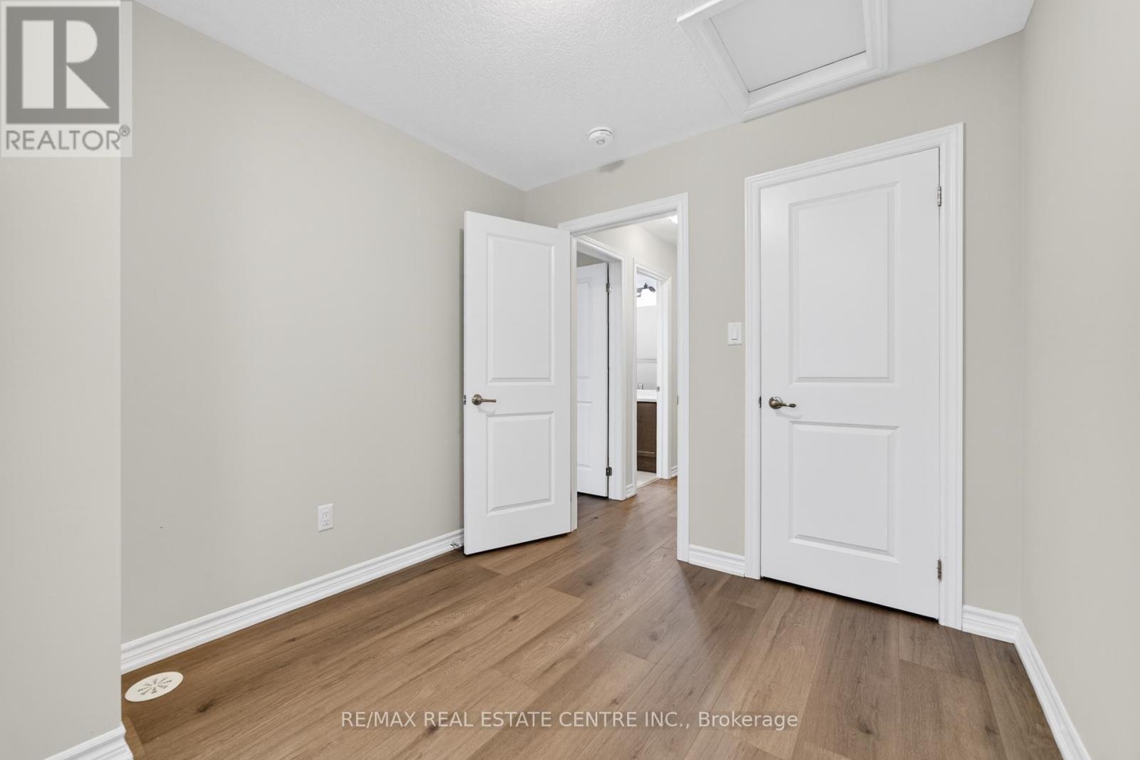 6 Borers Creek Circle S, Hamilton (Waterdown), Ontario  L8B 0S1 - Photo 28 - X12662404