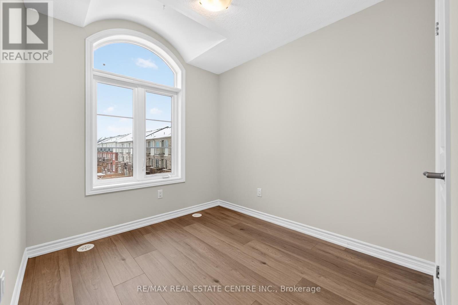 6 Borers Creek Circle S, Hamilton (Waterdown), Ontario  L8B 0S1 - Photo 29 - X12662404