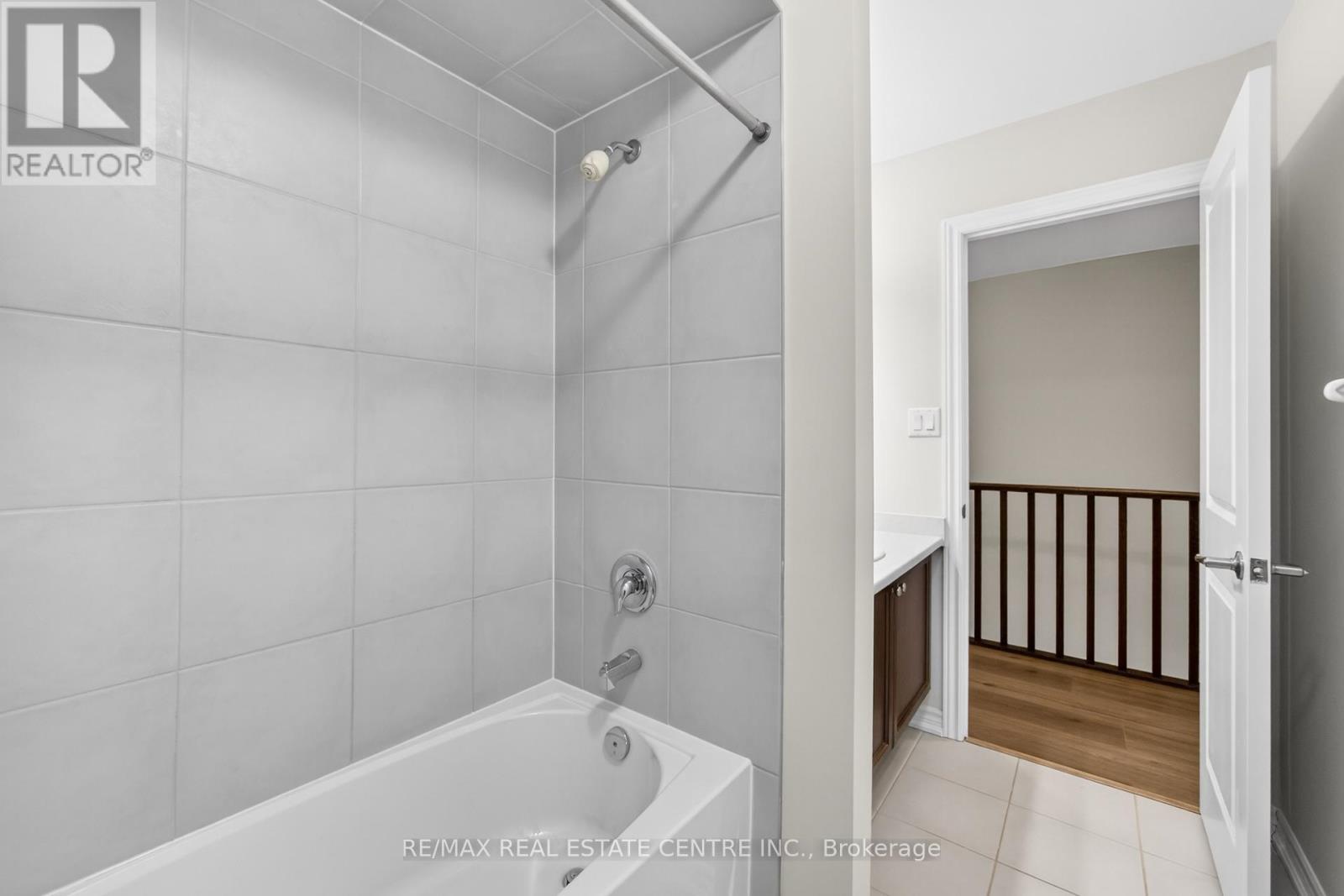 6 Borers Creek Circle S, Hamilton (Waterdown), Ontario  L8B 0S1 - Photo 33 - X12662404