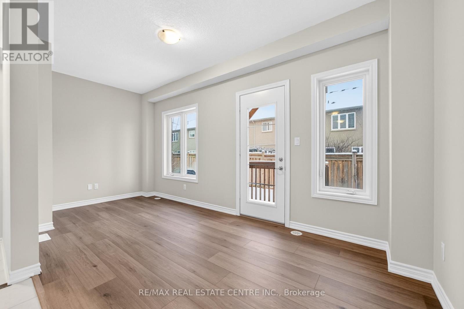 6 Borers Creek Circle S, Hamilton (Waterdown), Ontario  L8B 0S1 - Photo 34 - X12662404