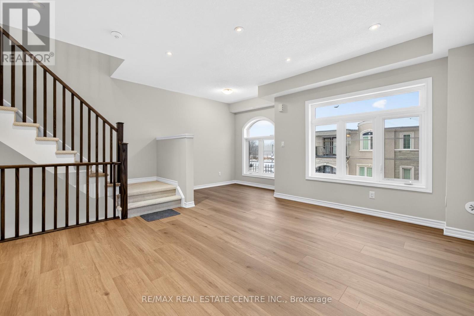 6 Borers Creek Circle S, Hamilton (Waterdown), Ontario  L8B 0S1 - Photo 7 - X12662404