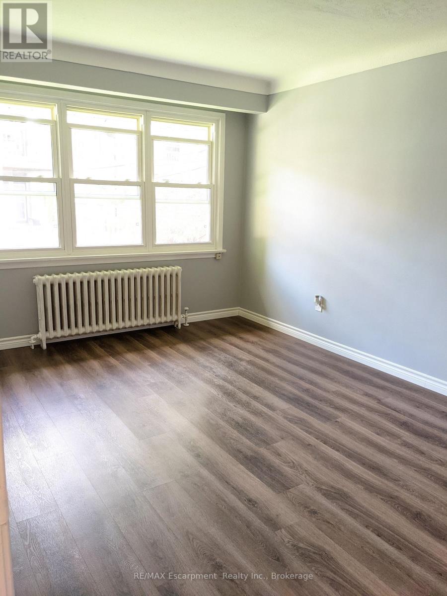 4 - 158 James Street, St. Catharines (Downtown), Ontario  L2R 5C4 - Photo 5 - X12662578