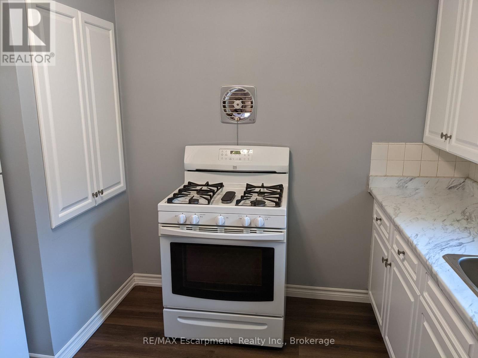 4 - 158 James Street, St. Catharines (Downtown), Ontario  L2R 5C4 - Photo 7 - X12662578