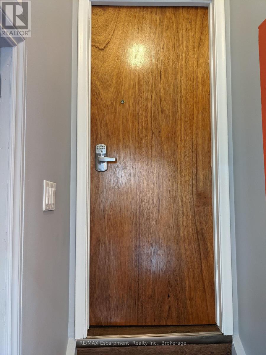 4 - 158 James Street, St. Catharines (Downtown), Ontario  L2R 5C4 - Photo 8 - X12662578