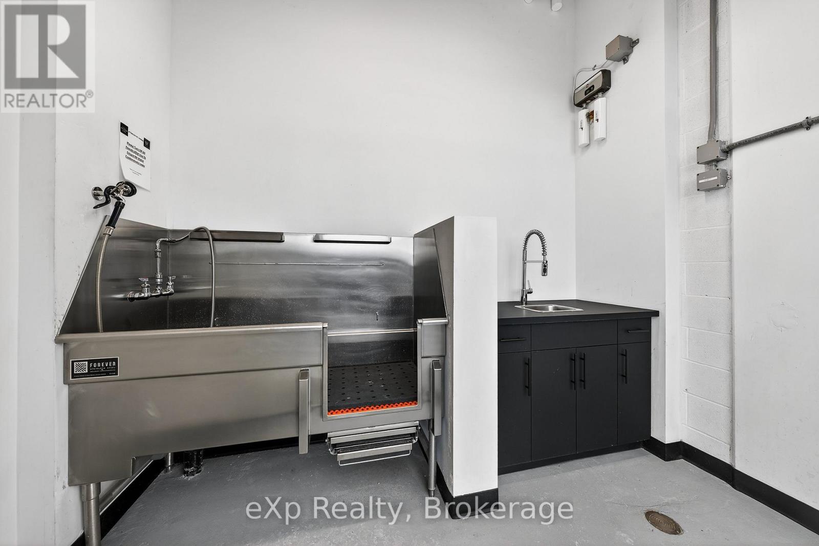 305 - 525 New Dundee Road, Kitchener, Ontario N2P 0K8 - Photo 30 - X12662630