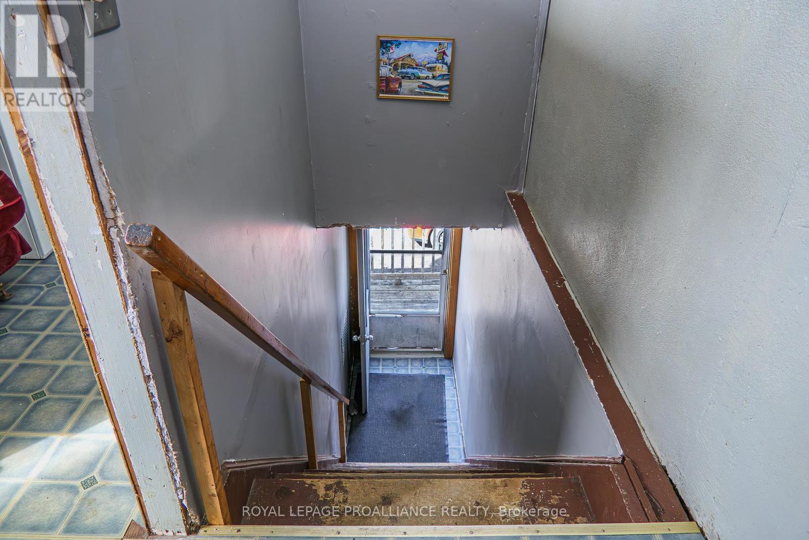 166 West Street, Quinte West, Ontario  K8V 2M7 - Photo 5 - X12662610