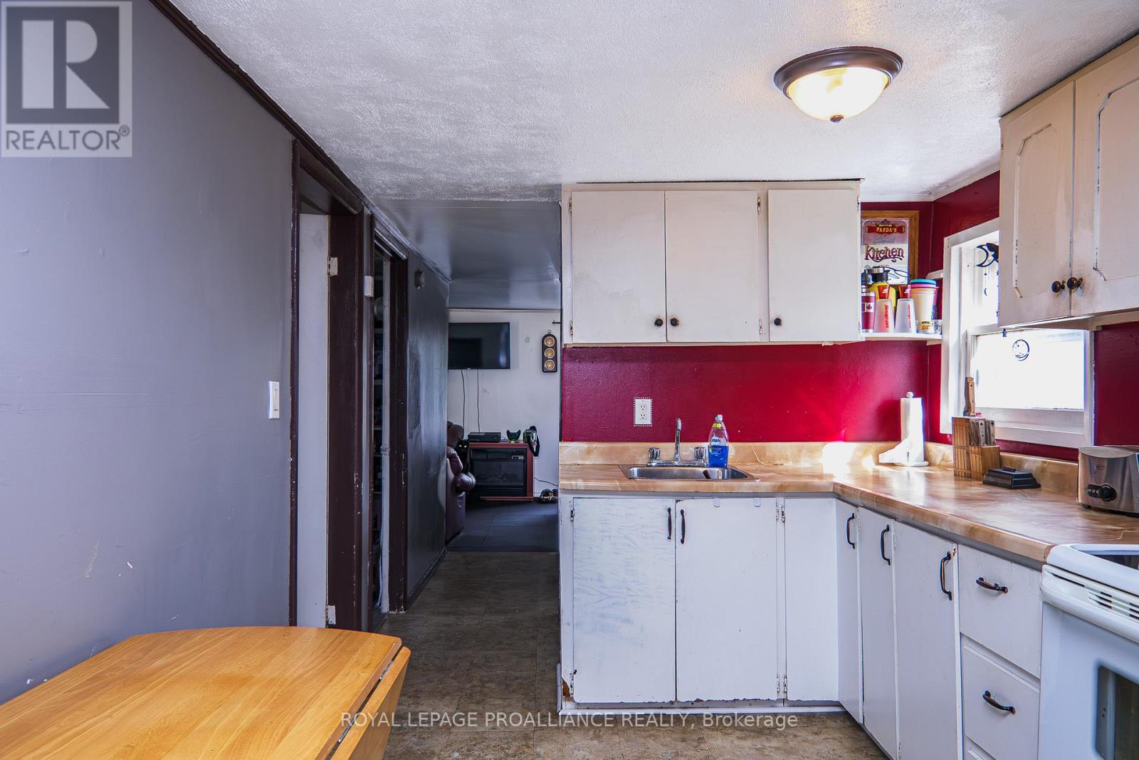 166 West Street, Quinte West, Ontario  K8V 2M7 - Photo 9 - X12662610