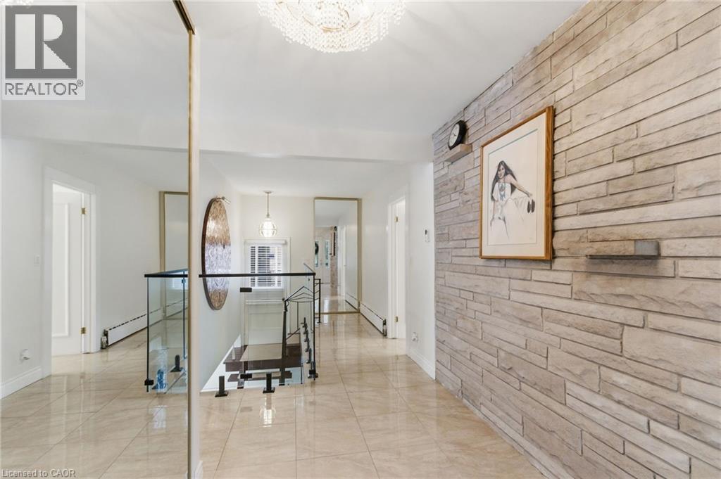 16 Freeland Court, Hamilton, Ontario  L8S 3R5 - Photo 5 - 40787879