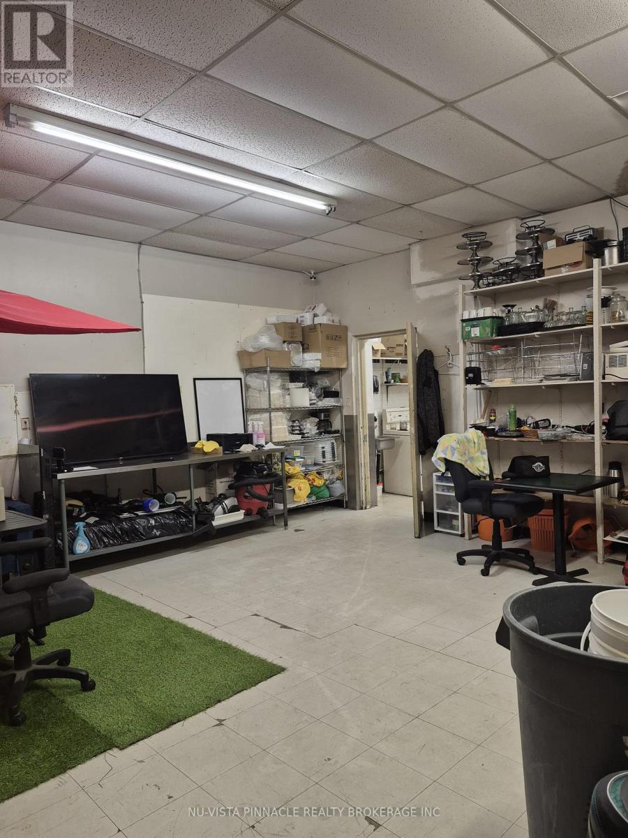 11 Front Street E, Strathroy-Caradoc (Nw), Ontario  N7G 1Y4 - Photo 10 - X12662650