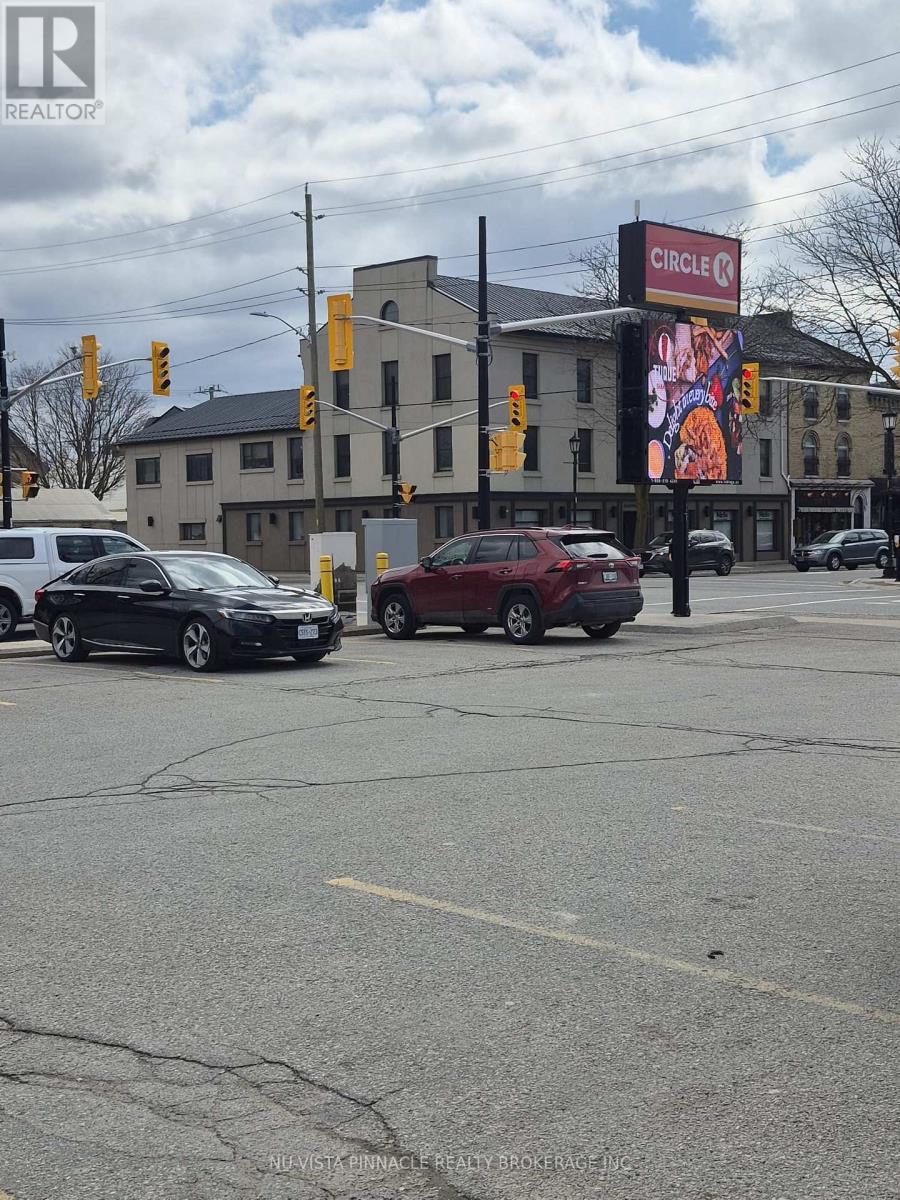 11 Front Street E, Strathroy-Caradoc (Nw), Ontario  N7G 1Y4 - Photo 15 - X12662650