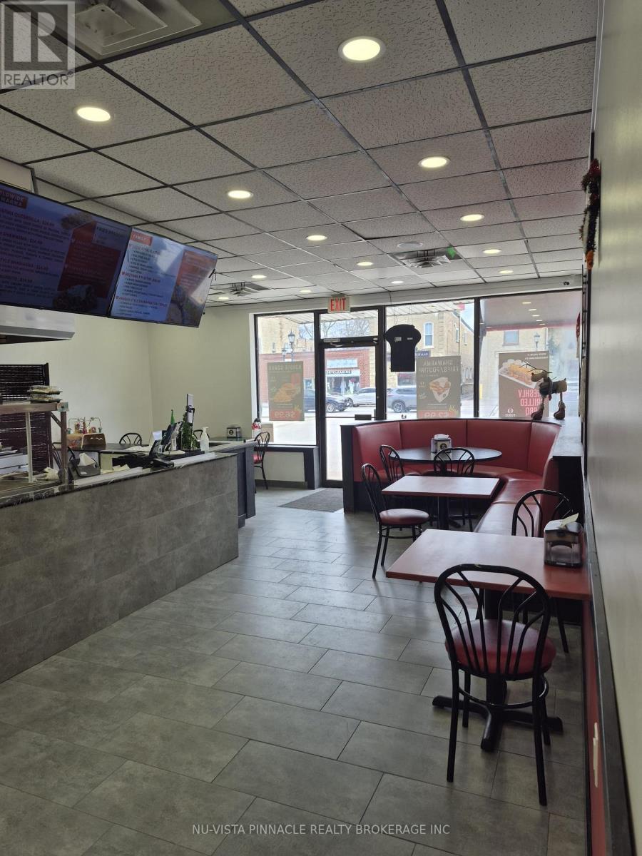 11 Front Street E, Strathroy-Caradoc (Nw), Ontario  N7G 1Y4 - Photo 3 - X12662650