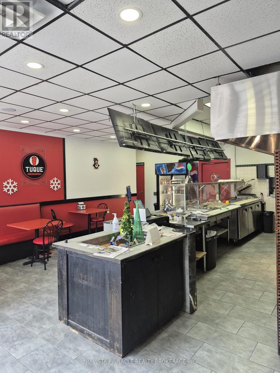 11 Front Street E, Strathroy-Caradoc (Nw), Ontario  N7G 1Y4 - Photo 4 - X12662650