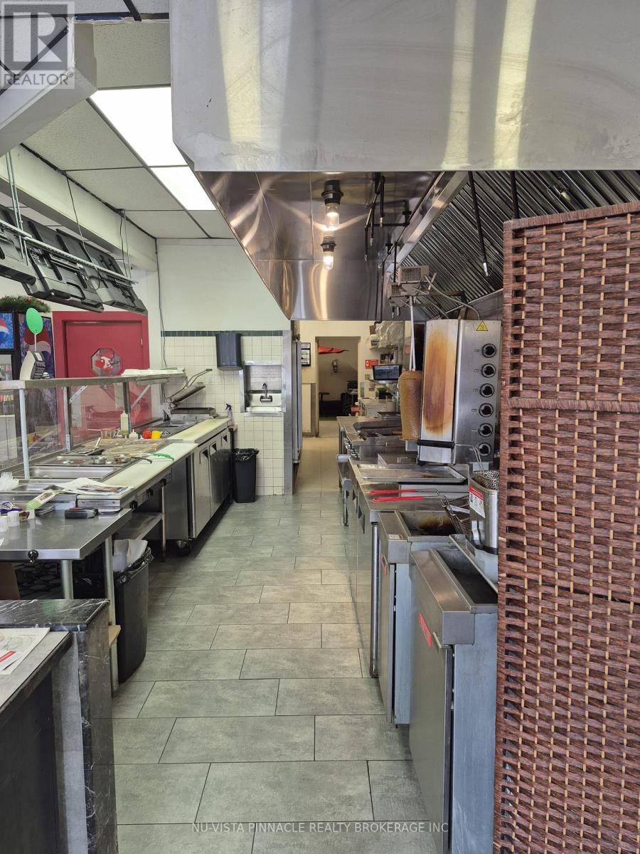 11 Front Street E, Strathroy-Caradoc (Nw), Ontario  N7G 1Y4 - Photo 6 - X12662650