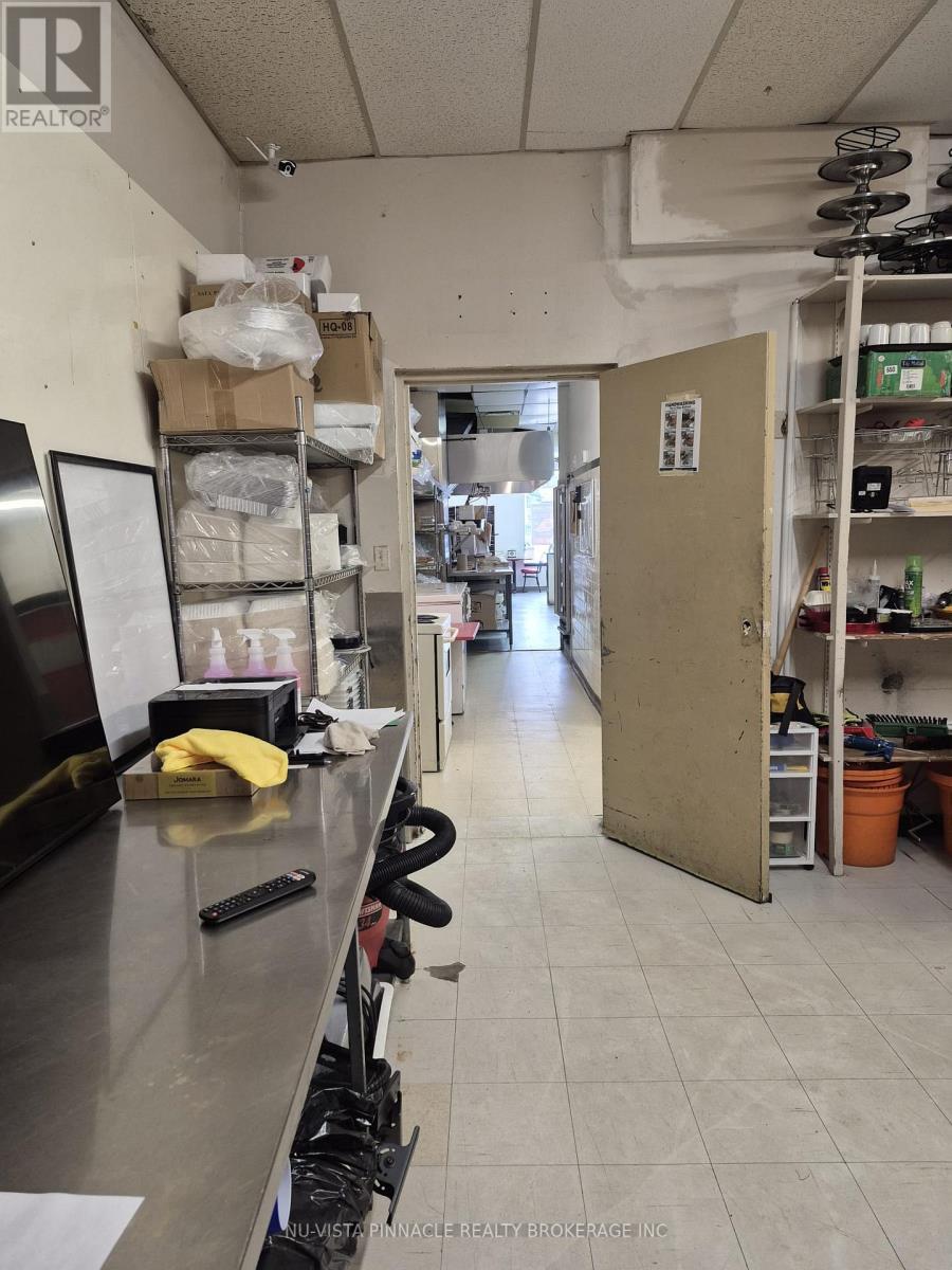 11 Front Street E, Strathroy-Caradoc (Nw), Ontario  N7G 1Y4 - Photo 8 - X12662650