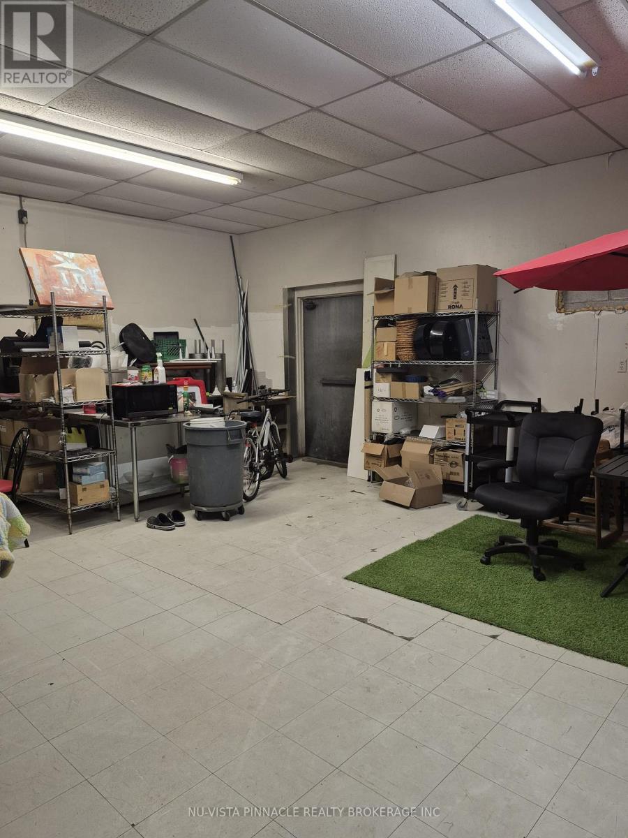 11 Front Street E, Strathroy-Caradoc (Nw), Ontario  N7G 1Y4 - Photo 9 - X12662650